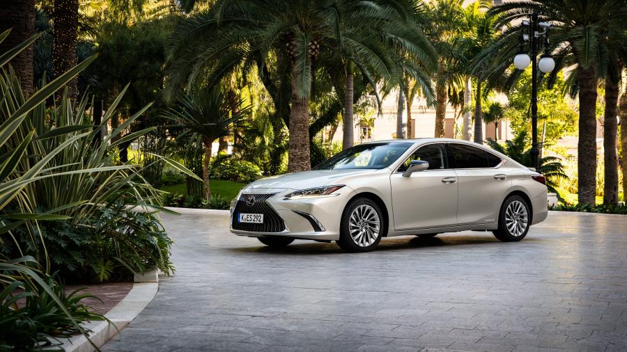  Lexus ES300h 2018 года  (WW) (фото 52 из 71)
